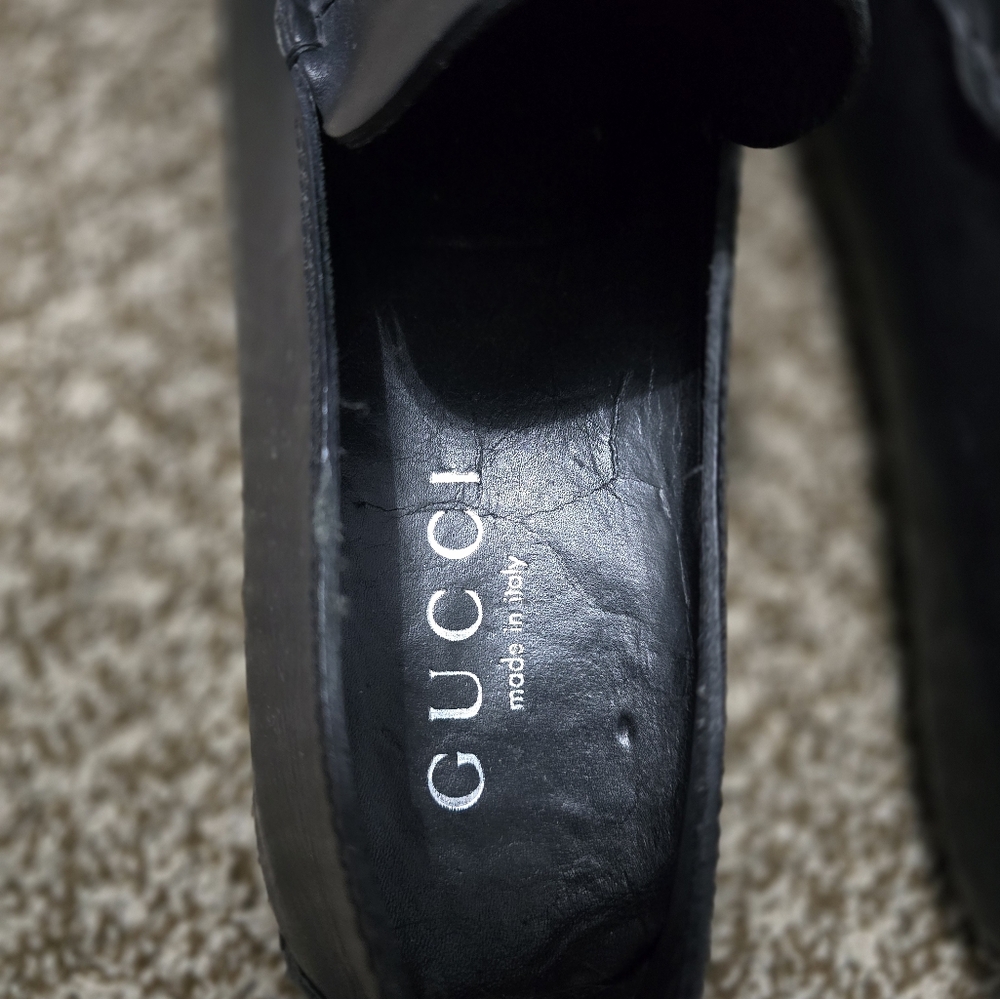 Gucci Black Leather Slip-On Loafers with Apron Stitching - Picture 7 of 10